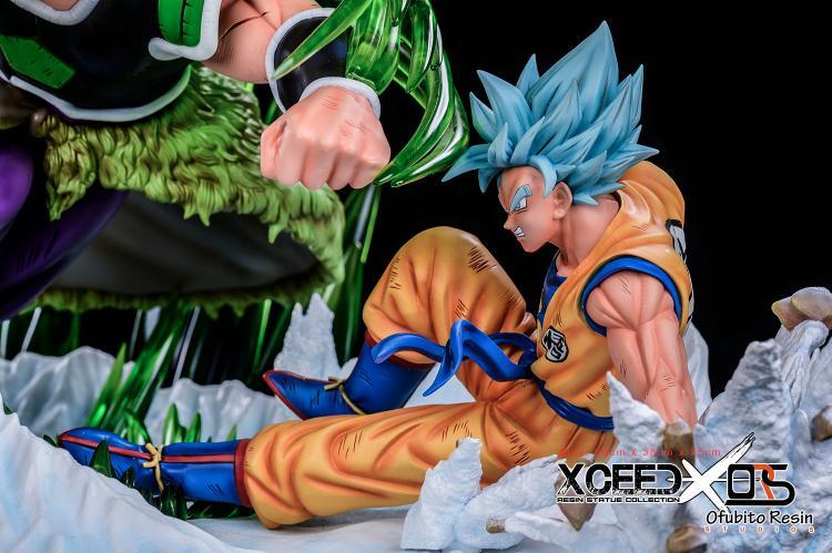 goku vs vegeta resin statue