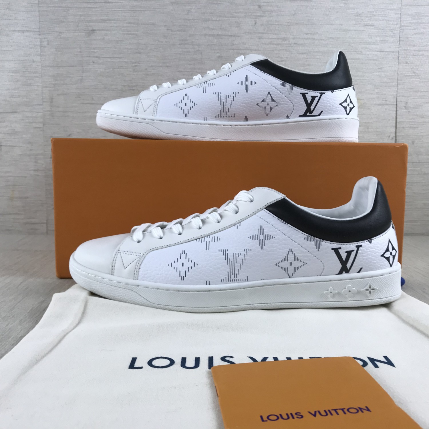 US$ 170 - LV Frontrow Sneaker - 0