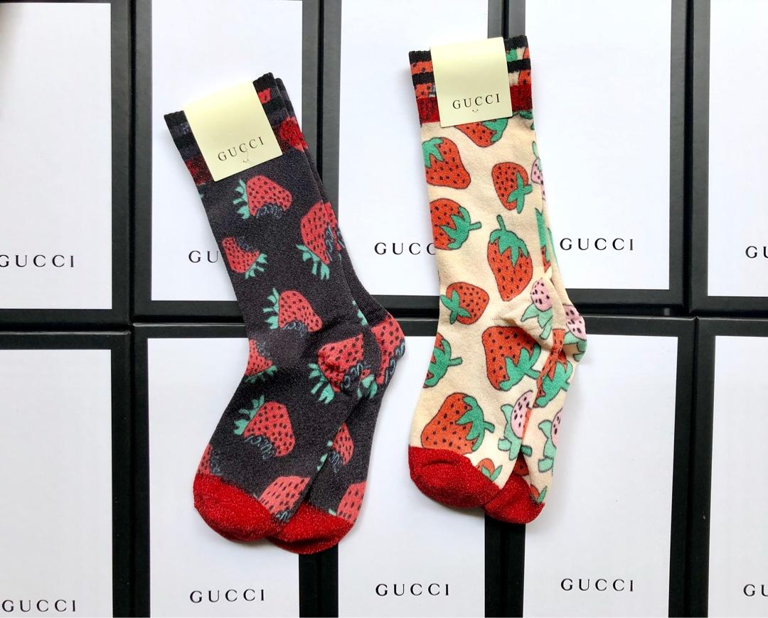 gucci strawberry socks