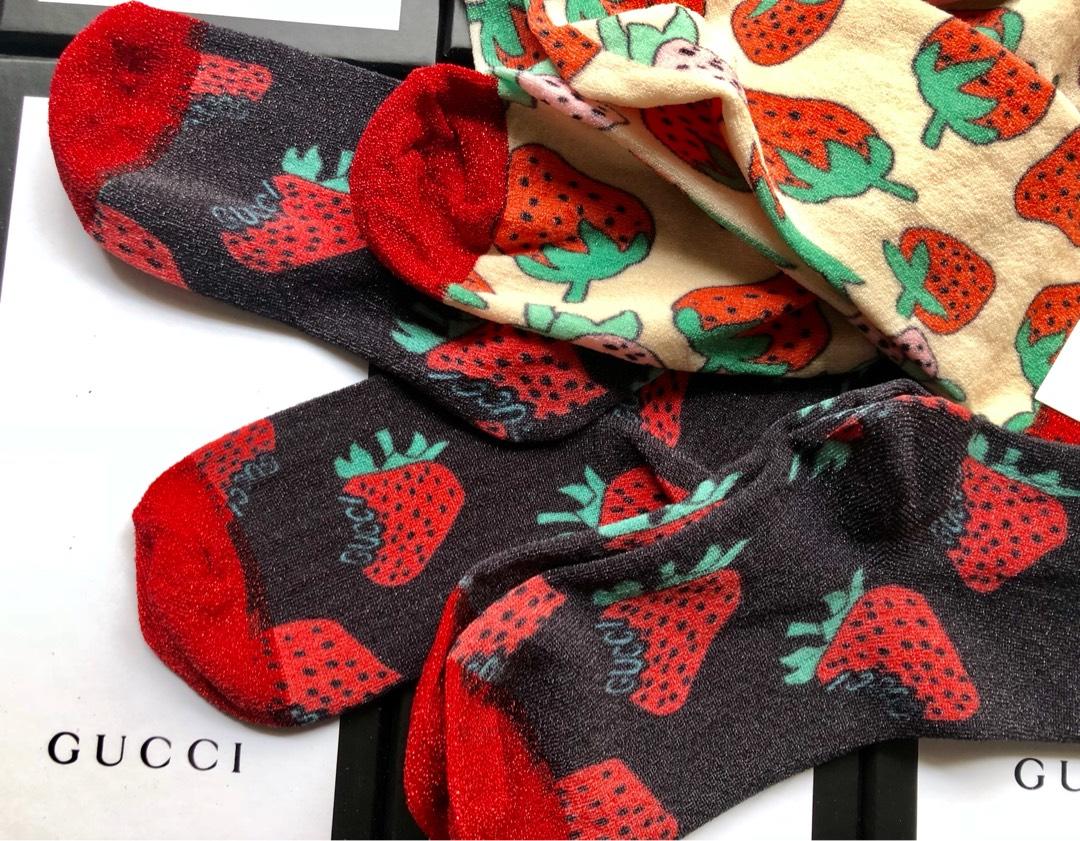 gucci strawberry socks