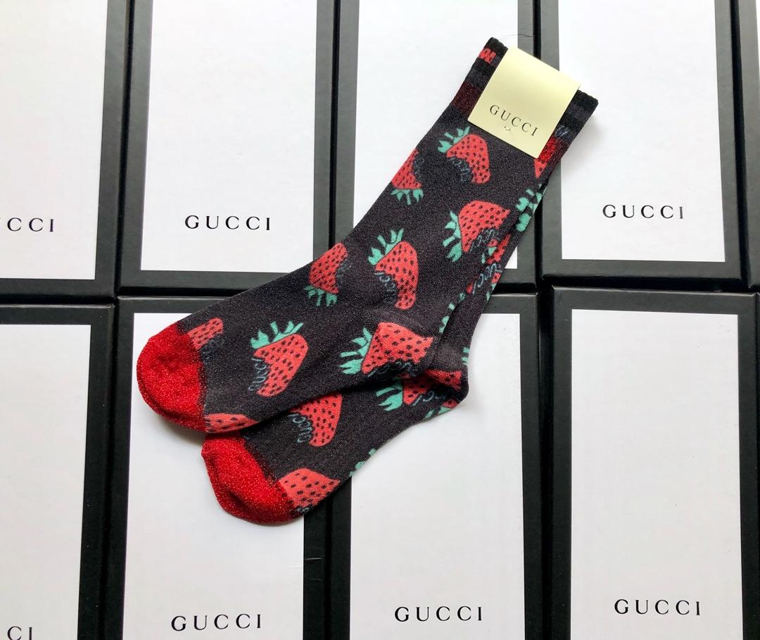 gucci strawberry socks