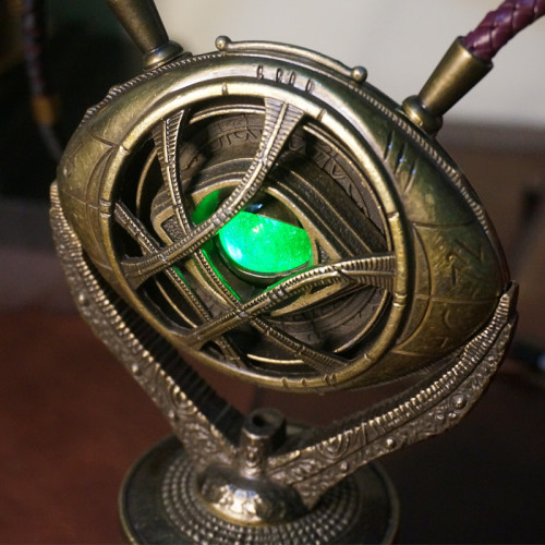 Marvel Avengers Doctor Strange Infinity stones Eye Of Agamotto 1/1 LED metal necklace Free shipping