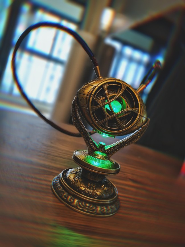 Marvel Avengers Doctor Strange Infinity stones Eye Of Agamotto 1/1 LED metal necklace Free shipping