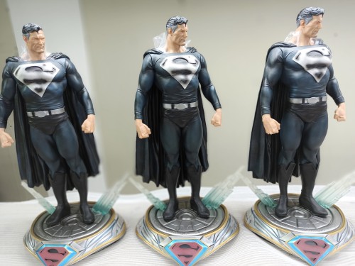 In stock  private orde Action Comics Superman 1/4 figure ploystone Statue