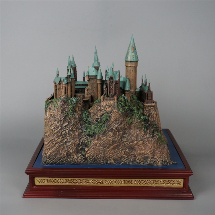Universal Studios Harry Potter Hogwarts Castle Resin Figurine New 