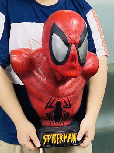 In stock  SPIDER-MAN LIFE 1 /1 SIZE BUST POLYSTONE STATUE