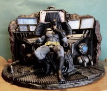 pre order  DC Bruce Wayne Batman 1/4 throne series scale Polystone Statue