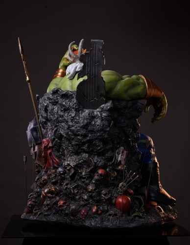 In stock  Private Custom Hulk on Throne 1/4 Scale Ploystone Statue