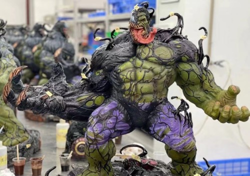 In stock  Private custom Venom Hulk 1/4 scale Polystone statue figure