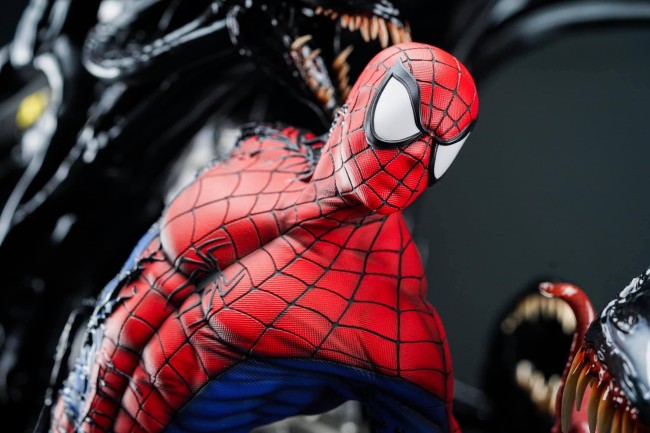 In stock Private custom Spiderman VS Venom 1/4 scale Polystone statue figure