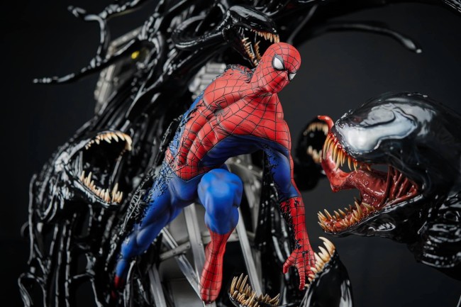 In stock Private custom Spiderman VS Venom 1/4 scale Polystone statue figure
