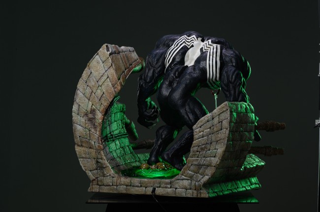 In stock  Private Custom Sewer Venom 1/4 Scale Polystone Statue With LED Light