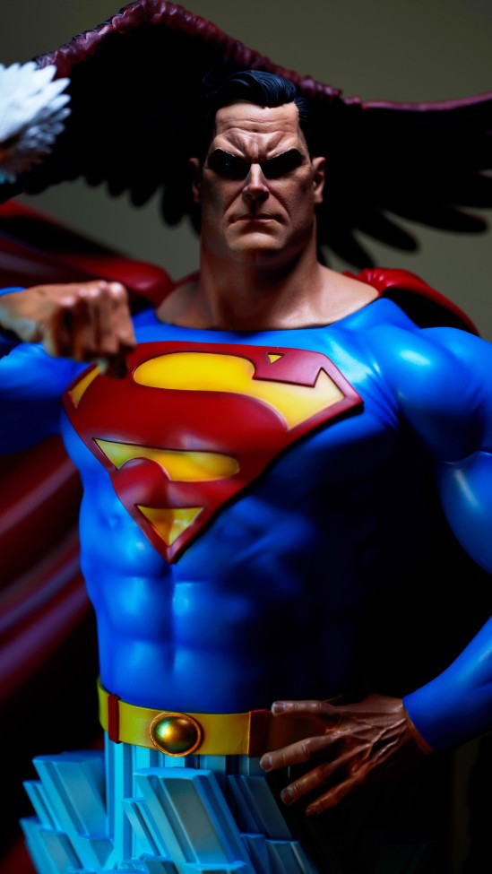 In Stock DC Tribute to the classic look Superman 1/4 scale Polystone statue 2 PCS head carving