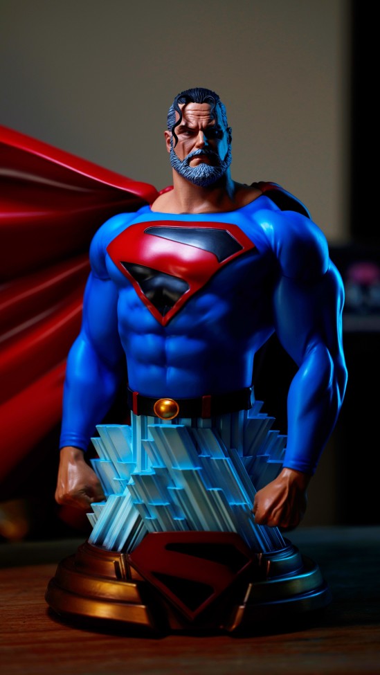 In Stock DC Tribute to the classic look Superman 1/4 scale Polystone statue 2 PCS head carving