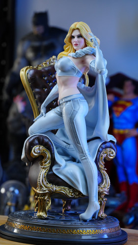 In stock Private Custom White Queen 1/4 Scale Ploystone Statue figure