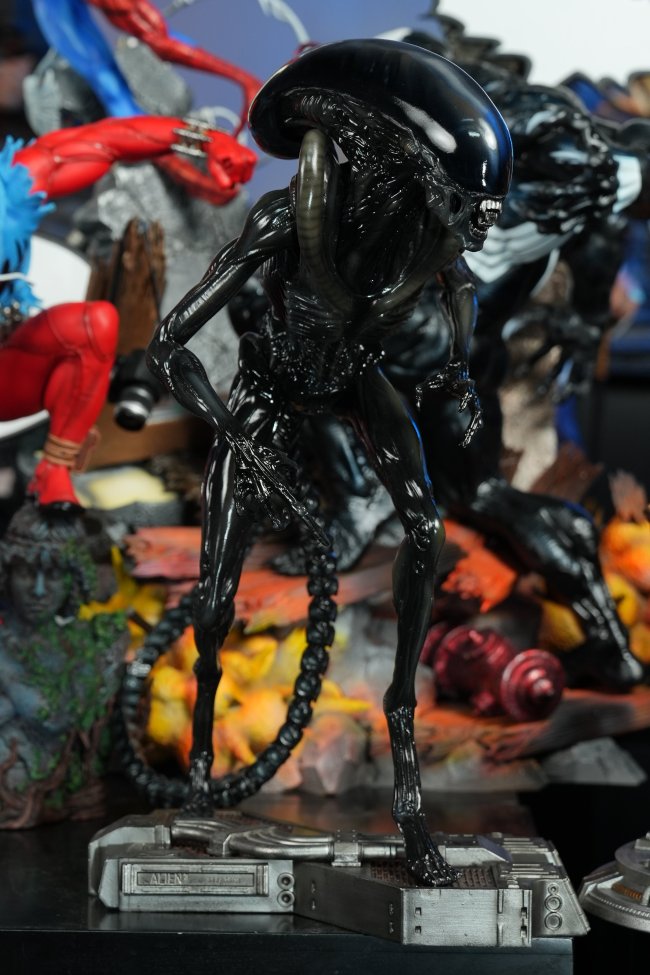 In stock 3109 Studio Alien form 1/6 scale brown Full-body Polystone Resin statue