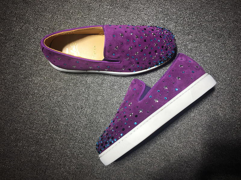 sneakers with flat bottoms