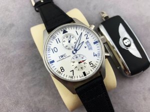 大人気IWC パイロットウォッチ コピーシリーズ メンズ 自動巻き6色