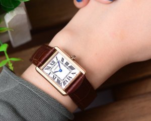 定番人気カルティエ タンク コピーシリーズ レディース クオーツ4色