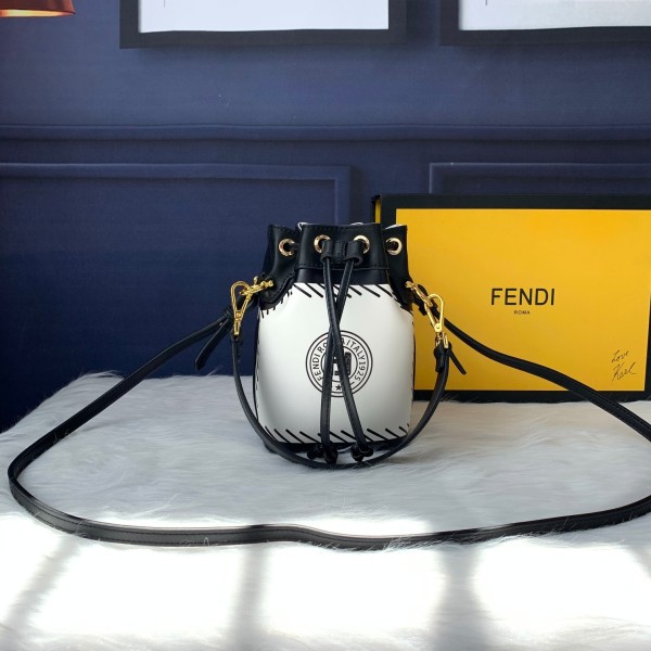 フェンディバッグコピー 定番人気2021新品 FENDI レディース バケツバッグ