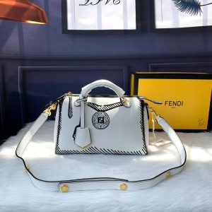 フェンディバッグコピー 2021新品注目度NO.1 FENDI レディース ショルダーバッグ