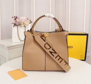 フェンディバッグコピー 2021新品注目度NO.1 FENDI レディース トートバッグ