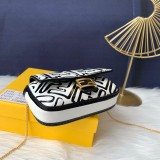 フェンディバッグコピー 定番人気2021新品 FENDI レディース ショルダーバッグ