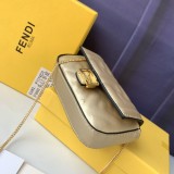 フェンディバッグコピー 大人気2021新品 FENDI レディース ショルダーバッグ