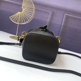 フェンディバッグコピー 大人気2021新品 FENDI レディース バケツバッグ