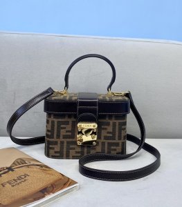フェンディバッグコピー 定番人気2021新品 FENDI レディース ハンドバッグ
