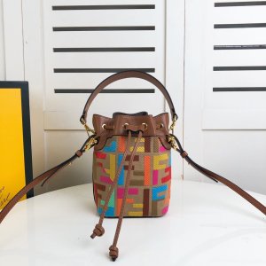 フェンディバッグコピー 2022新品注目度NO.1 FENDI レディース バケツバッグ