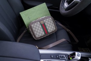 送料込 2024 グッチ 新作ショルダーバッグスーパーコピー