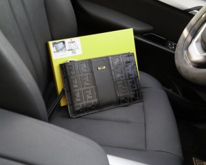 入手困難品！ 2024 フェンディ 新作クラッチバッグスーパーコピー