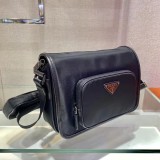 日本未入荷 2024 プラダ 新作ショルダーバッグコピー
