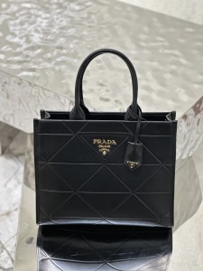 完売必至 ★ 2024 プラダ 新作トートバッグスーパーコピー