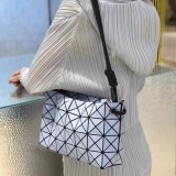 《人気★》2024 イッセイミヤケ 新作 ショルダーバッグ コピー