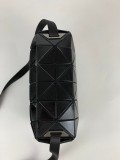 入手困難！2024 イッセイミヤケ 新作 ショルダーバッグ 偽物