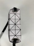 完売必至 2024 イッセイミヤケ 新作 ショルダーバッグ コピー