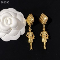 目を惹くカラー シャネル ピアス 偽物