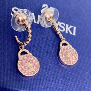 《人気★》スワロフスキー ピアス 偽物