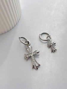 争奪戦 クロムハーツ ピアス コピー