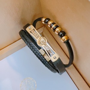 お洒落 ヴェルサーチェ ブレスレット 偽物