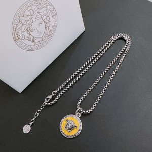 新色登場☆ ヴェルサーチェ ネックレス 偽物