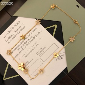 肌触り最高な ヴァンクリーフ ネックレス 偽物