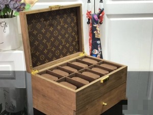 争奪戦 ルイヴィトン 2024新作 小物入れ収納ボックス 新居寝具用品 アンティーク無垢材の時計ケースです