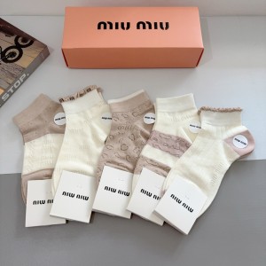 入手困難品！2026 ミュウミュウ 新作 ソックス 偽物 5足セット