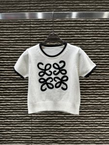 絶対欲しい！  2026 ロエベ 新作 半袖Tシャツ コピー 4色