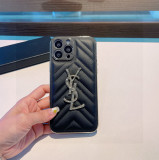 注目度抜群！2026 サンローラン 新作 iPhone ケース 全機種 販売 偽物