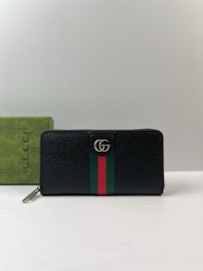 世界中で大人気♪  グッチ メンズ 長財布 コピー 834694