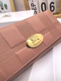 肌触り最高な  バーバリー レディース 長財布 コピー 8633